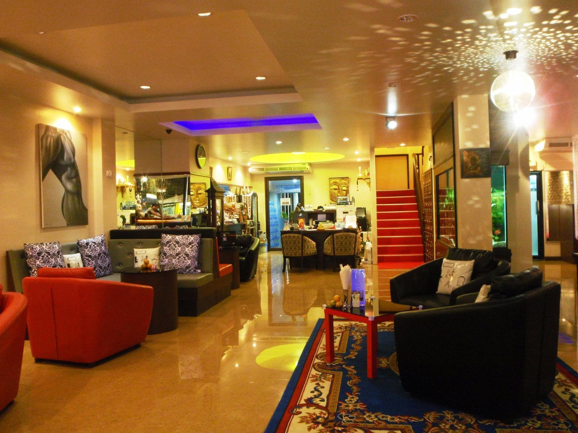 Club One Seven Phuket Hotell Patong Exteriör bild
